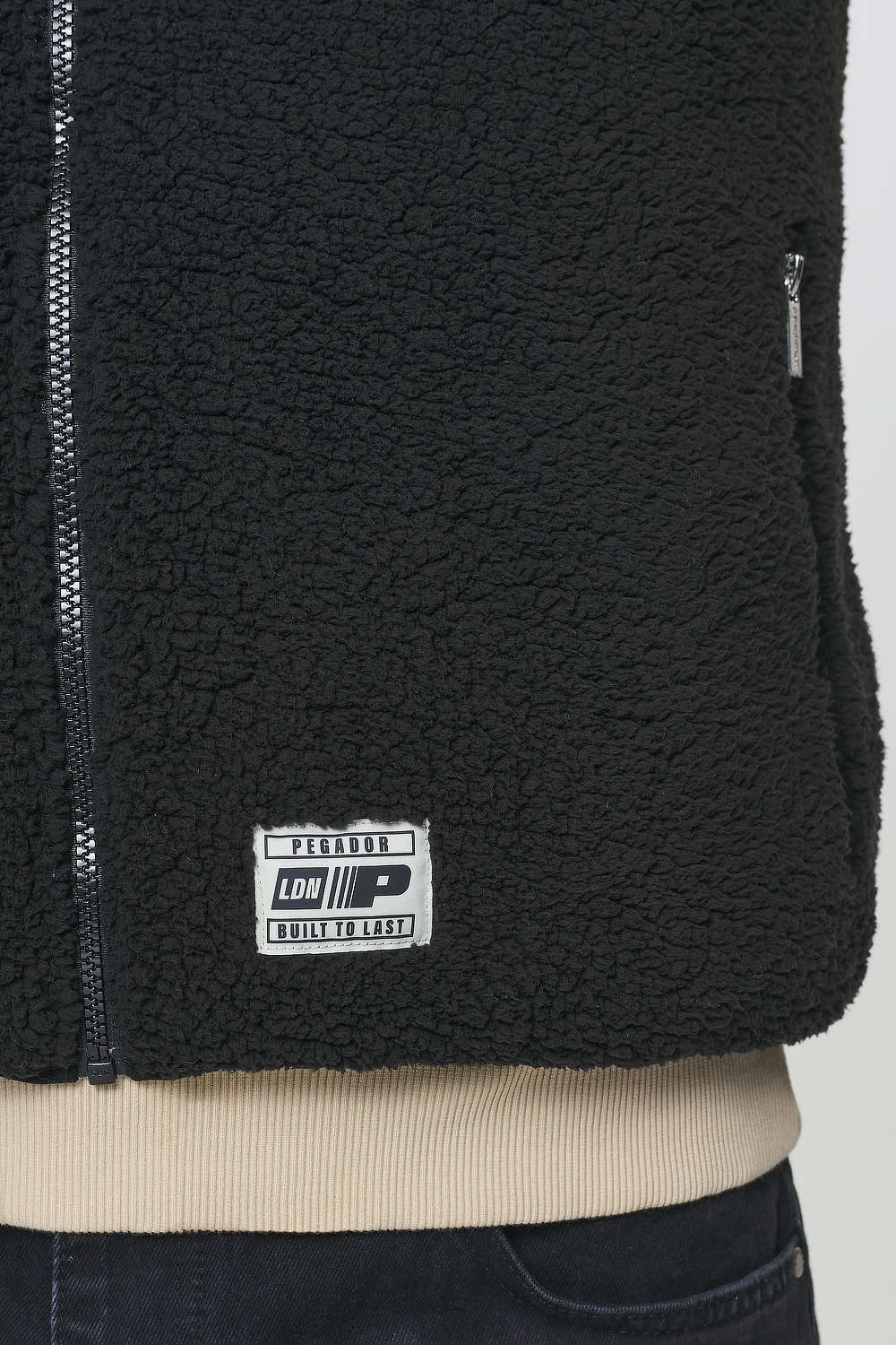 Orae Teddy Vest Onyx Black - Image 6